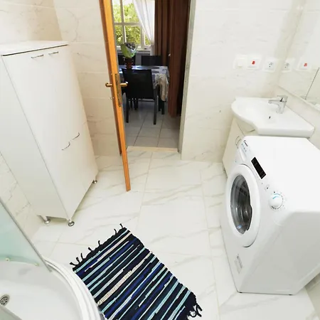 House Captain House * Žirje