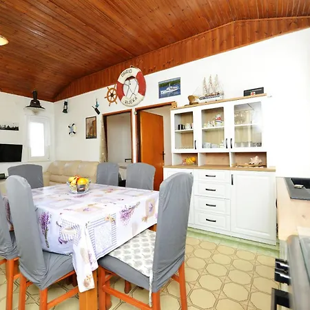 House Captain House * Zirje