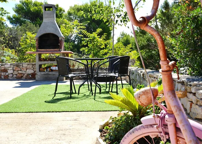 Semesterbostad House Captain House Žirje